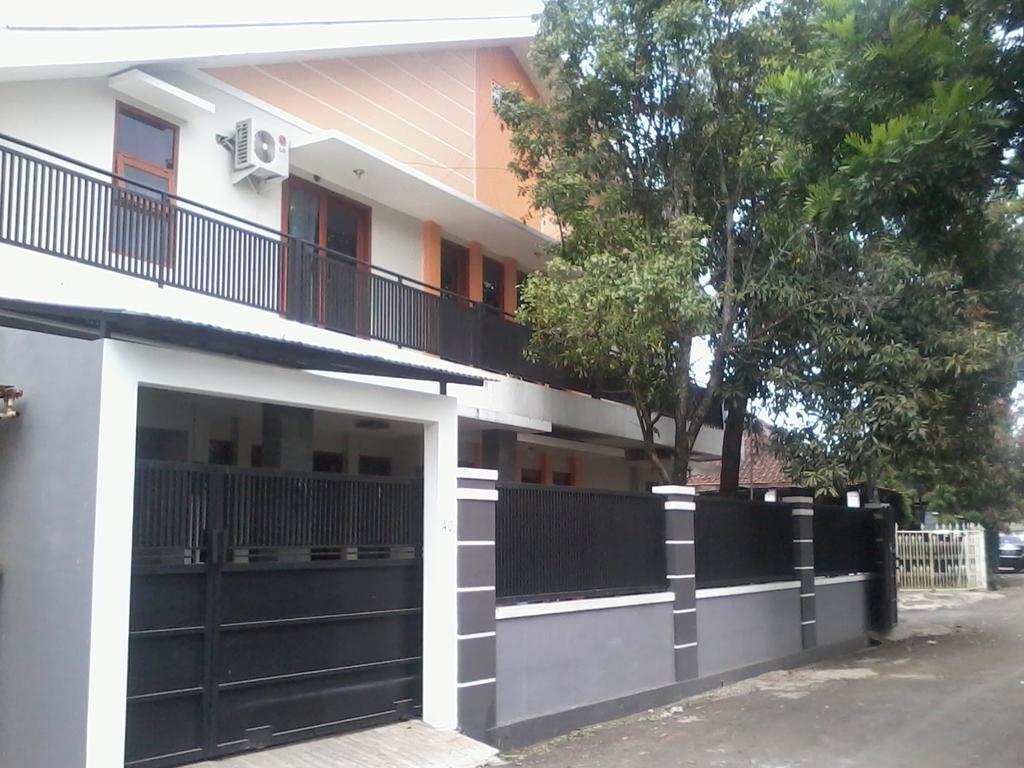 Rumah Sarwestri Bandung Exterior foto